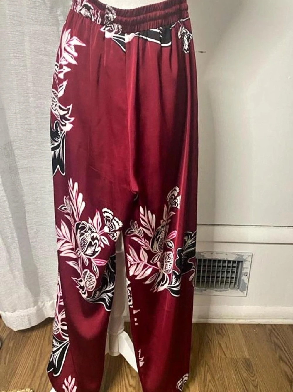 Rafaella Floral Wide Leg Pants in Burgundy Size Medium